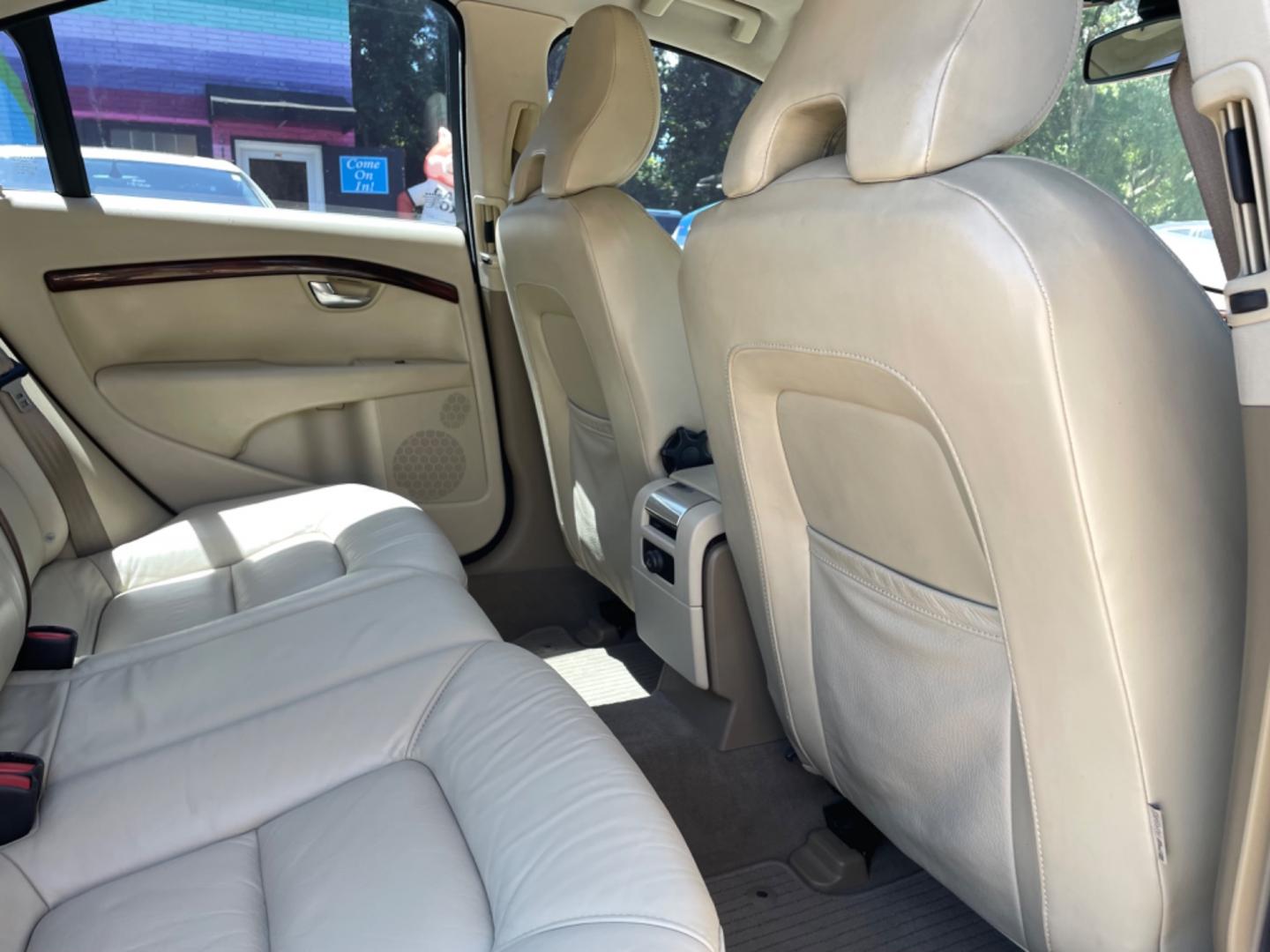 2007 WHITE VOLVO S80 3.2 (YV1AS982X71) with an 3.2L engine, Automatic transmission, located at 5103 Dorchester Rd., Charleston, SC, 29418-5607, (843) 767-1122, 36.245171, -115.228050 - Clean CarFax (no accidents reported!) Comfortable & Spacious interior with Leather, Sunroof, CD/AUX/AM/FM, Dual Climate Control, Power Everything (windows, locks, seats, mirrors), Heated Seats, Push Button Start, Keyless Entry, Alloy Wheels. Local Trade-in!! 129k miles Located at New Life Auto Sale - Photo#11